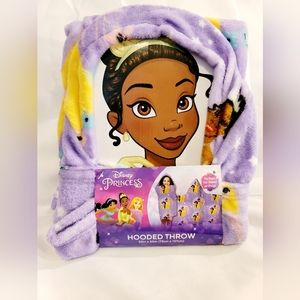 New Disney Princess Hooded Throw👸🏾